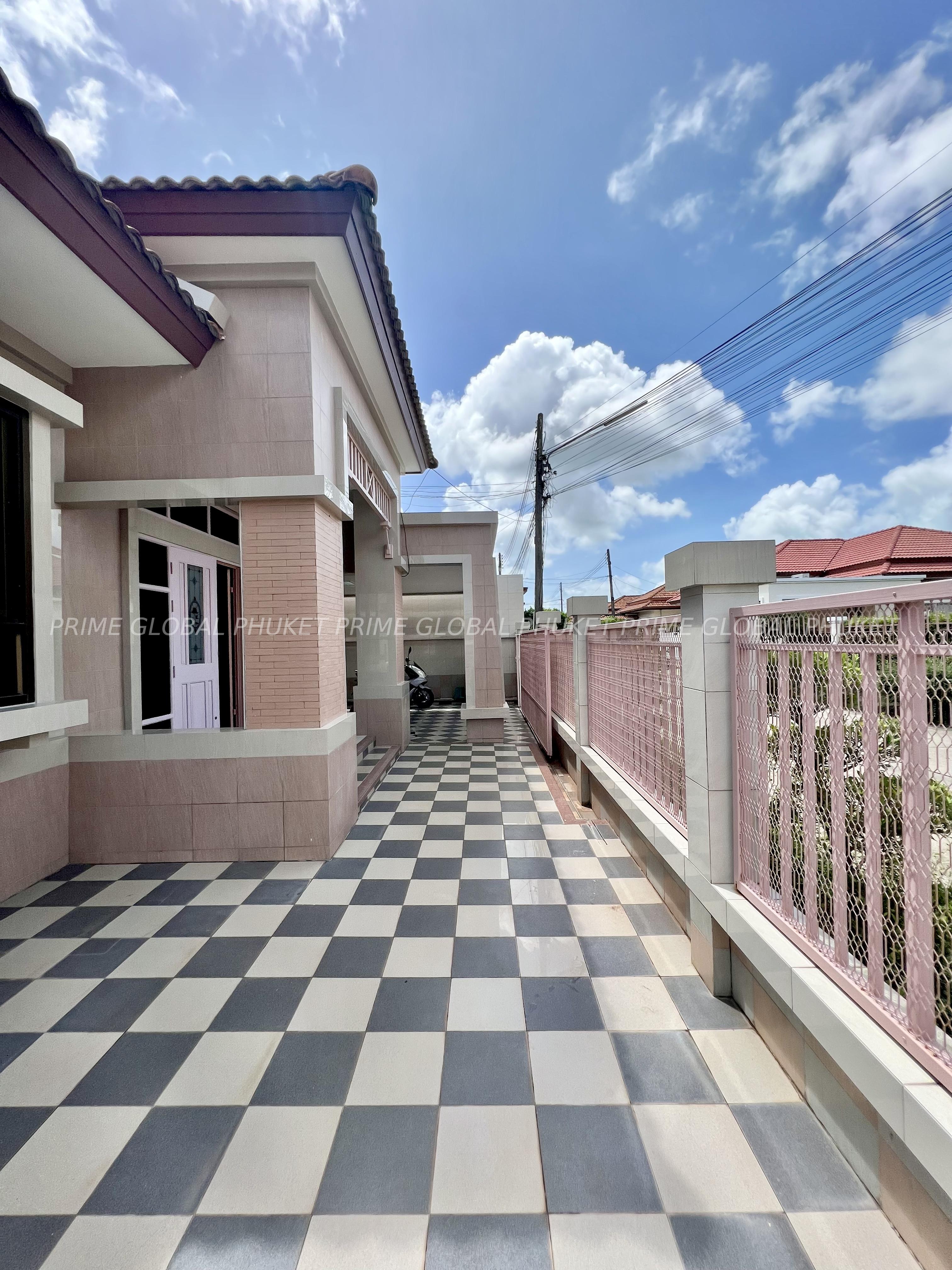 3 Bedroom 2 Bathroom  House Rent in Chalong