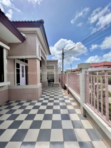3 Bedroom 2 Bathroom  House Rent in Chalong