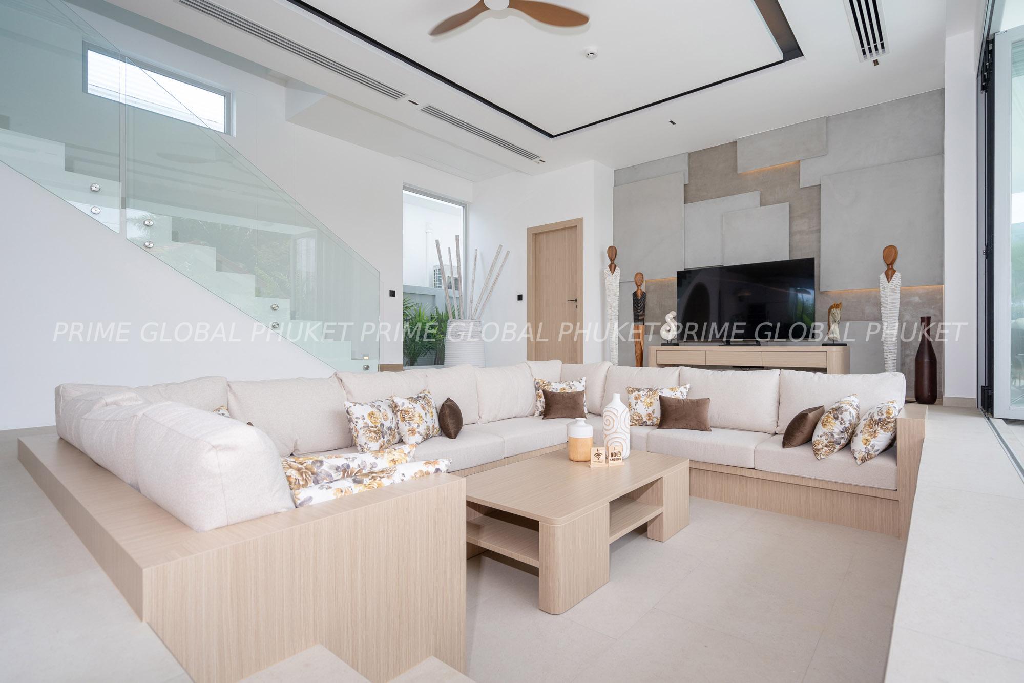 440 Sq.m Villa with 5 Bedrooms for Sale in Rawai