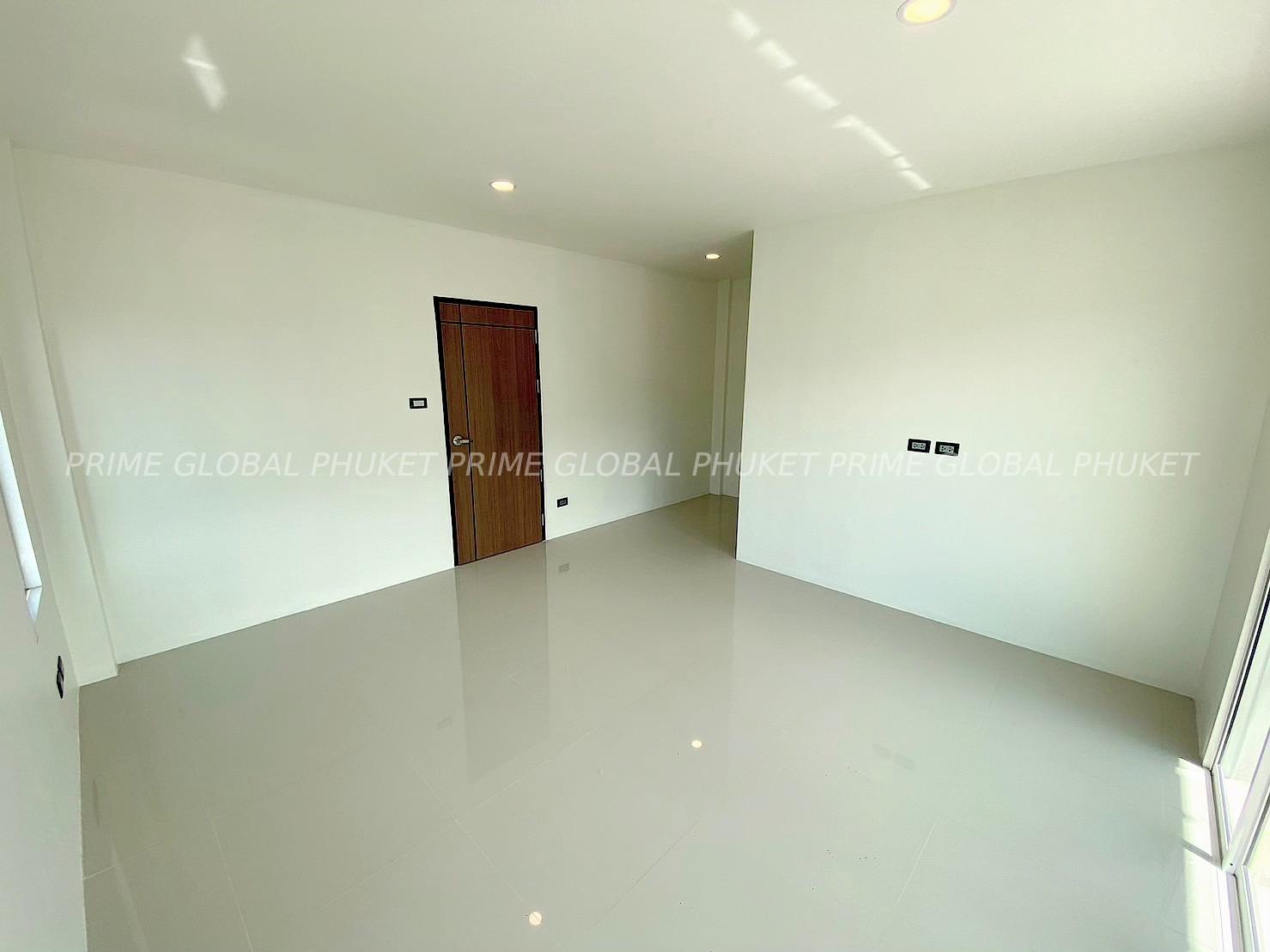 250  Sq.m Villa for Sale in Pasak