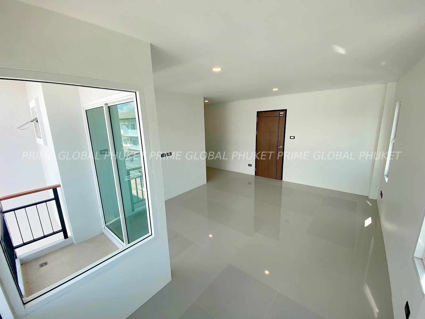 250  Sq.m Villa for Sale in Pasak