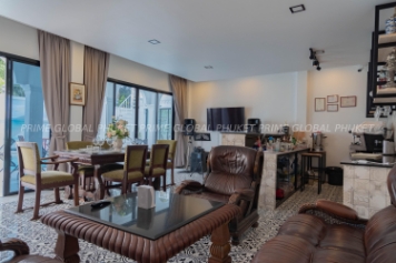 400 Sq.m Villa for Rent and Sale in Thalang