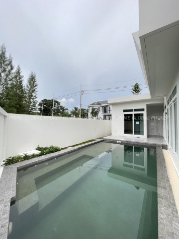 390 Sq.m. 4-BR Pool Villa for Sale in Kathu (4 Bedroom) 