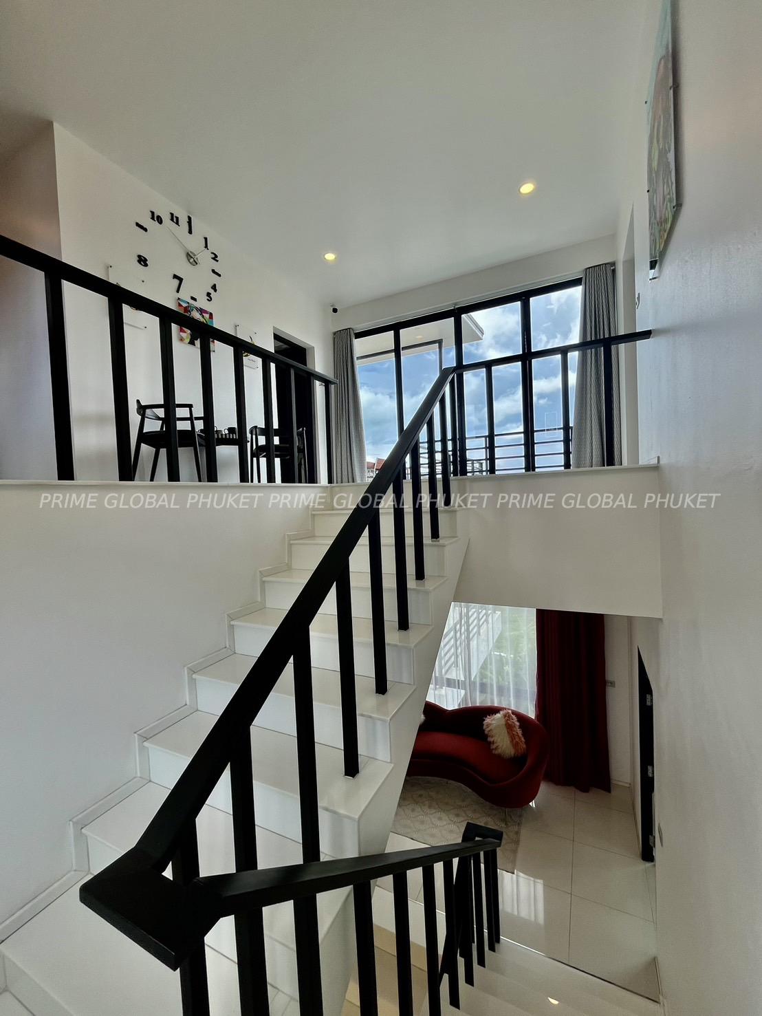 550 Sq.m Villa for Sale in Rawai