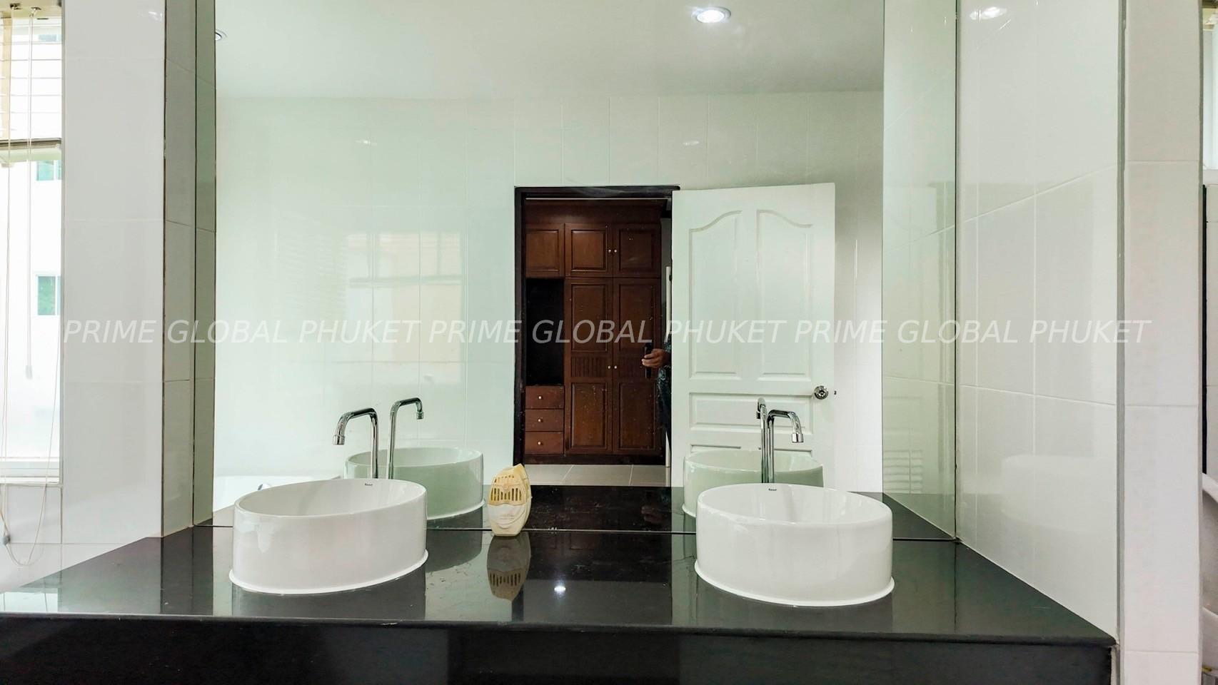 170 Sq.m Condominium for Rent in Phuket town