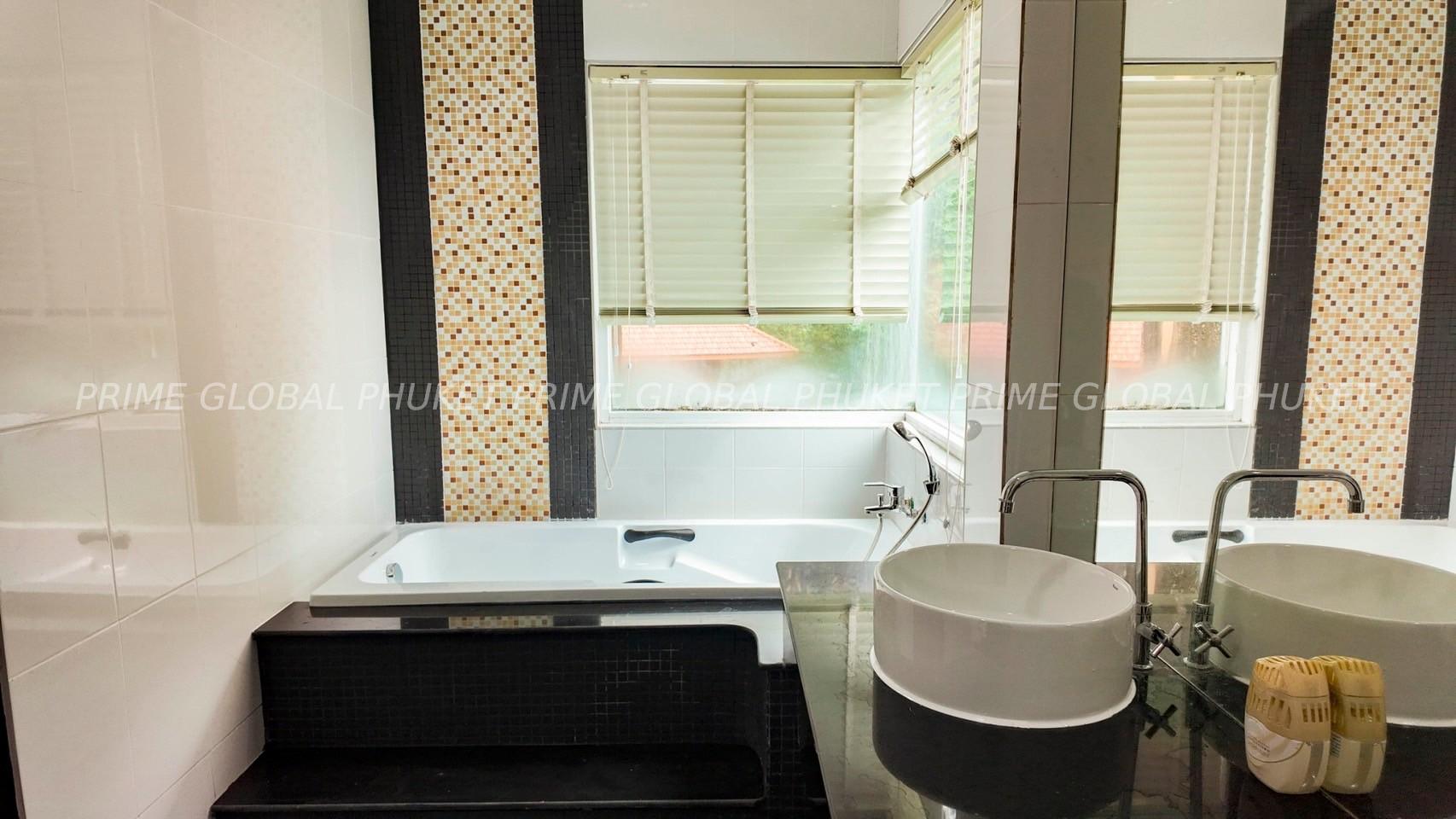 170 Sq.m Condominium for Rent in Phuket town