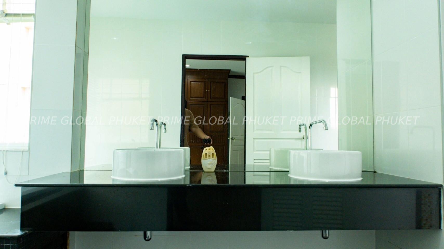 170 Sq.m Condominium for Rent in Phuket town