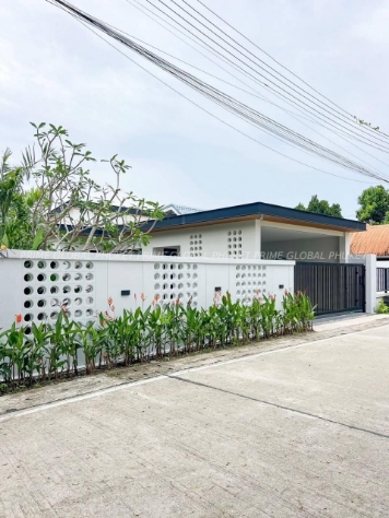216 Sq.m Villa for Sale in Thalang