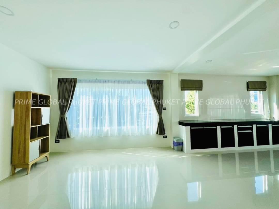 250  Sq.m Villa for Sale in Pasak