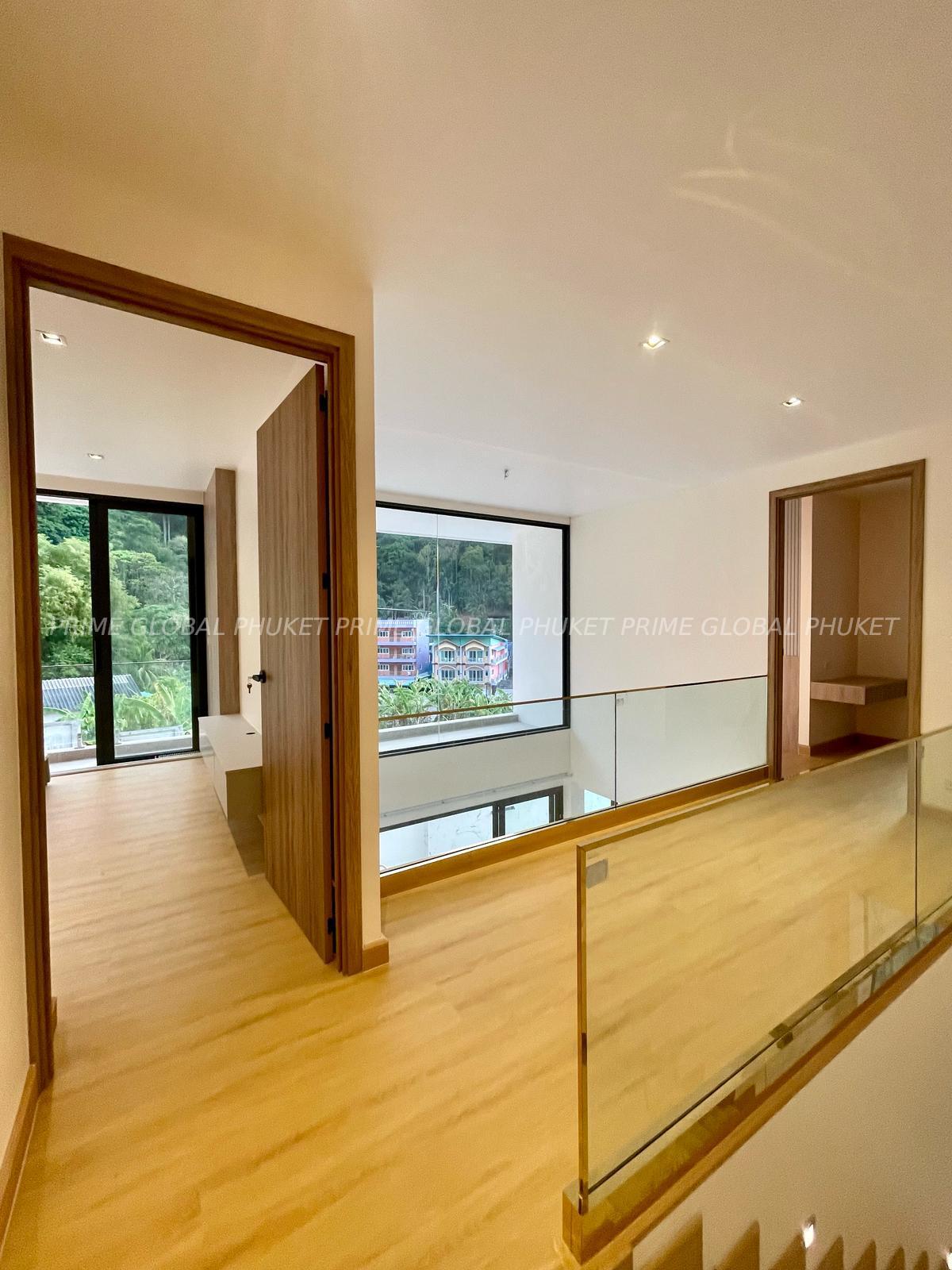 225 Sq.m Villa for Sale in Kata