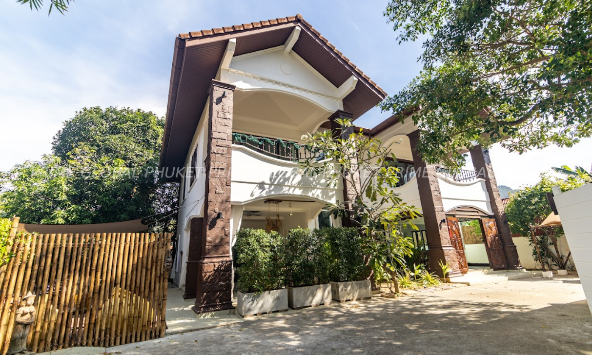 300 Sq.m Villa for Sale in Kamala