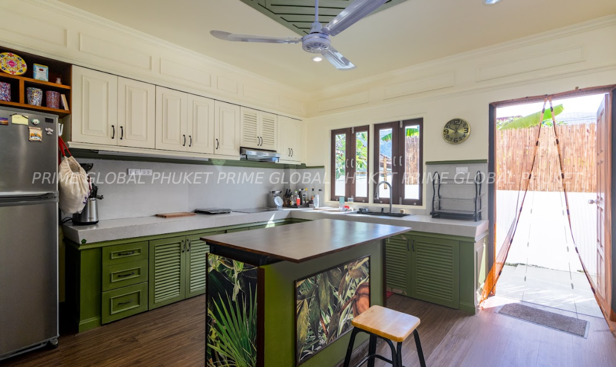 300 Sq.m Villa for Sale in Kamala