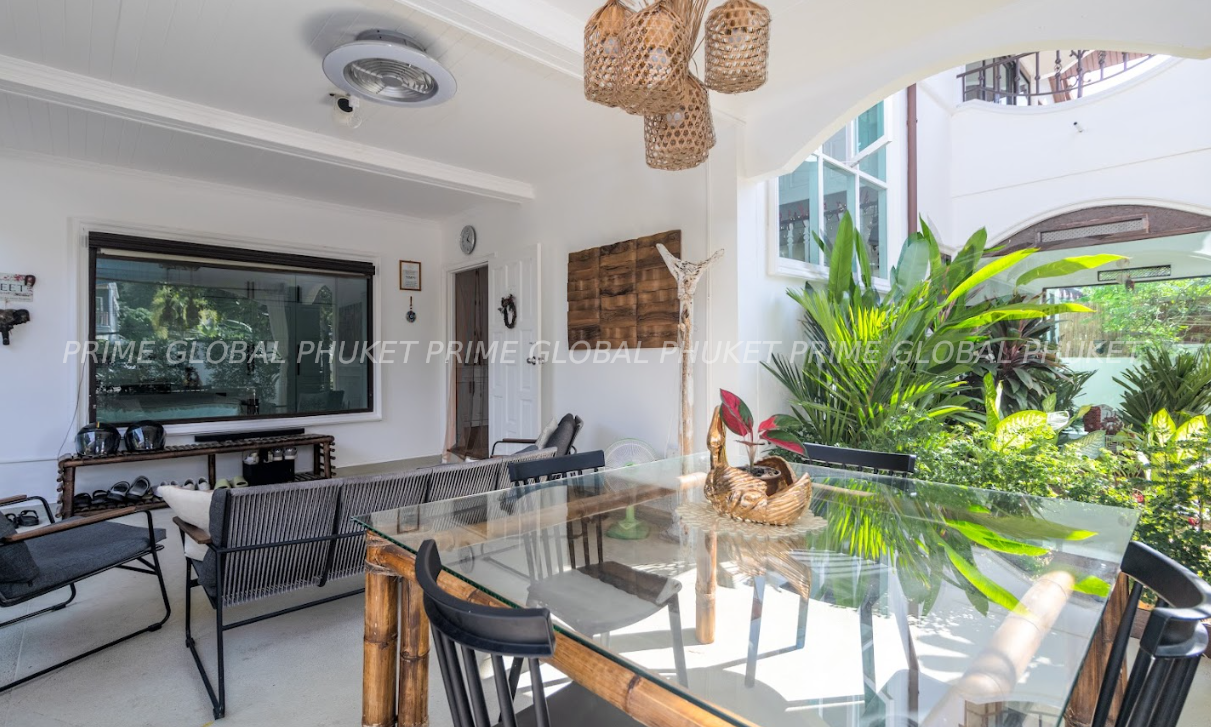 300 Sq.m Villa for Sale in Kamala