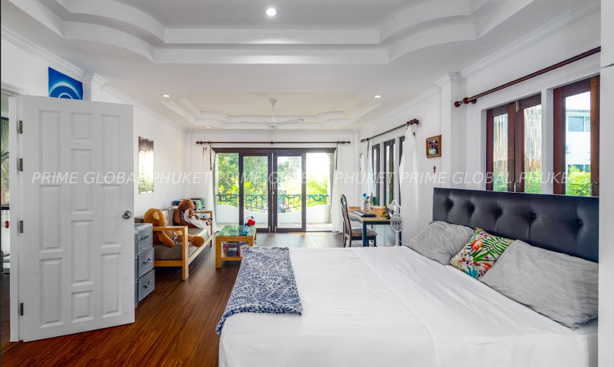 300 Sq.m Villa for Sale in Kamala