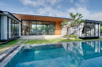 433 Sq.m Villa for Sale in Bangtao
